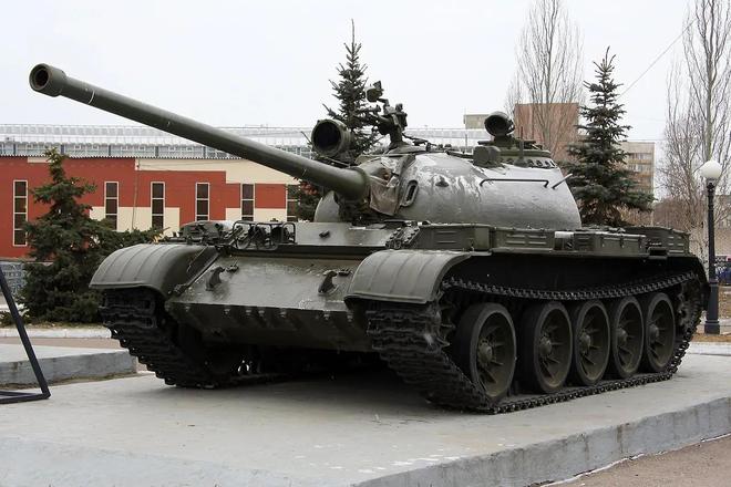Model Kit Walmart - 1/144 Scale Soviet T-54 Main Battle