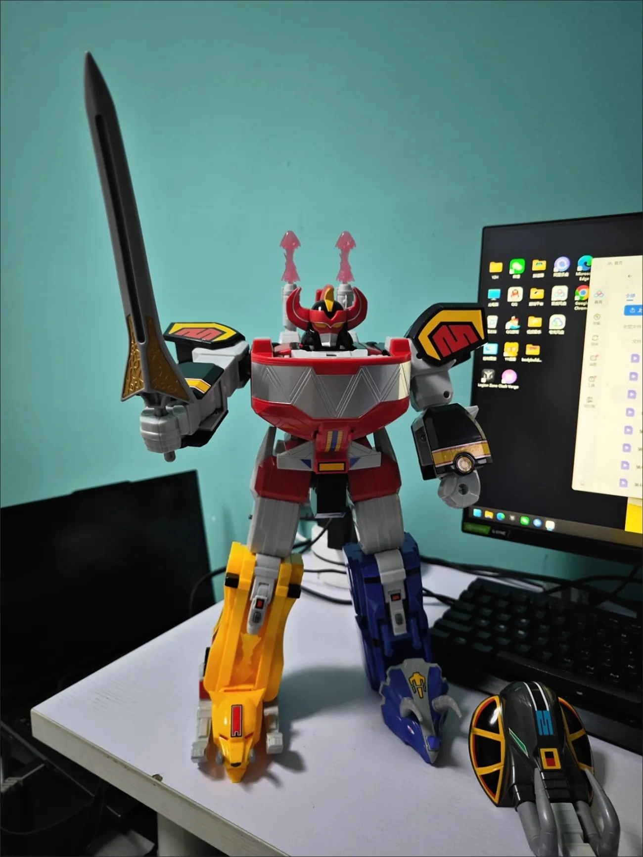 Genuine Playmates Mighty Morph - Model Kit Power Rangers review and price